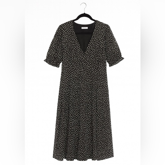 Oasis Dresses & Skirts - OASIS Size Medium Black Pink Spotted Dress Wrinkle Texture Empire Line V-neck